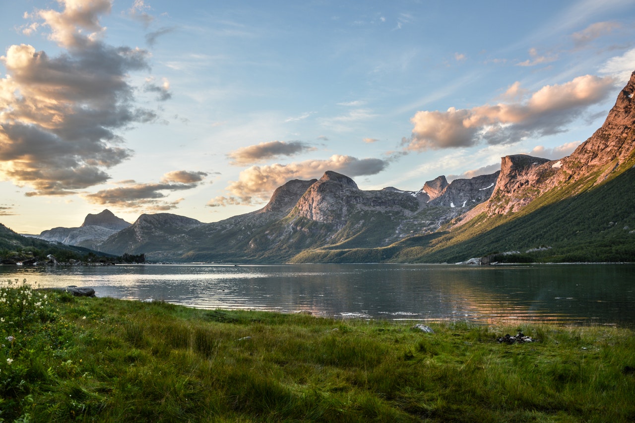 mountain-and-lake-at-sunset